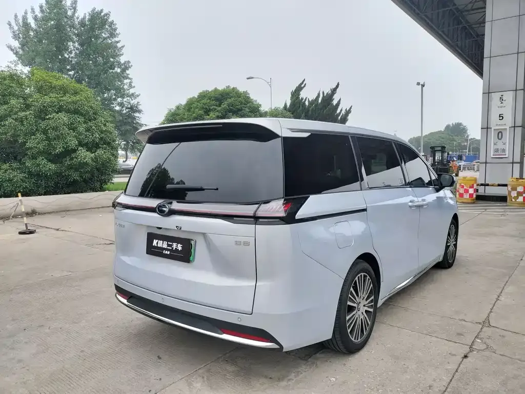 GAC Motor 传祺E8 PHEV — фото 4
