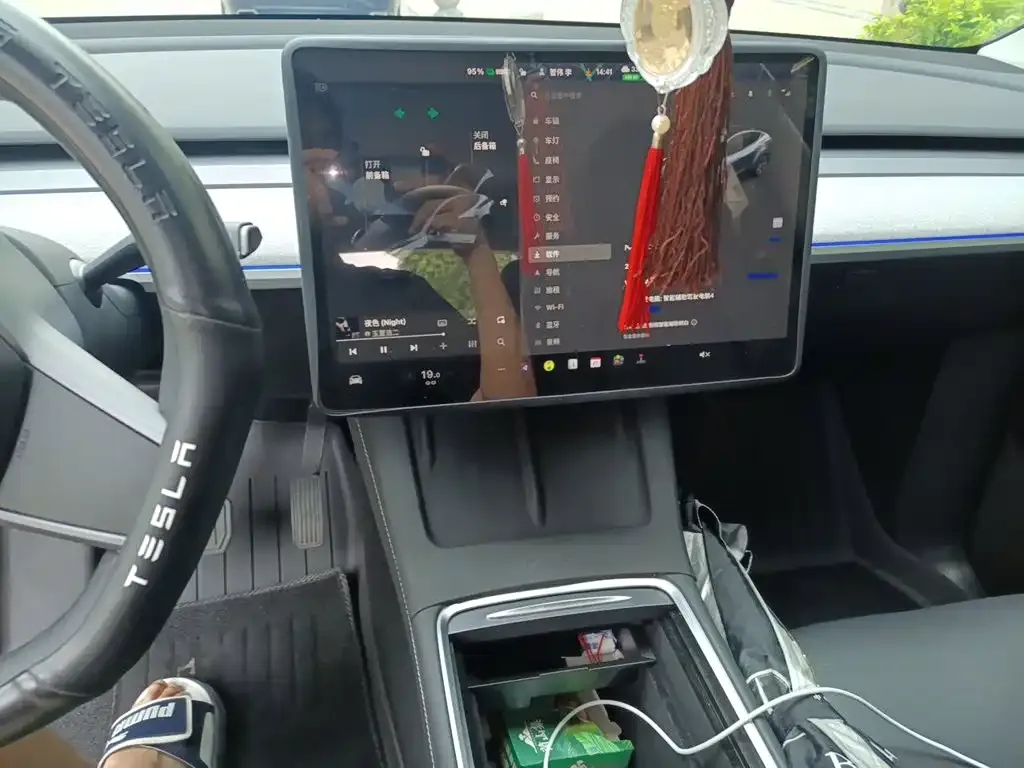 Tesla Model Y — фото 3