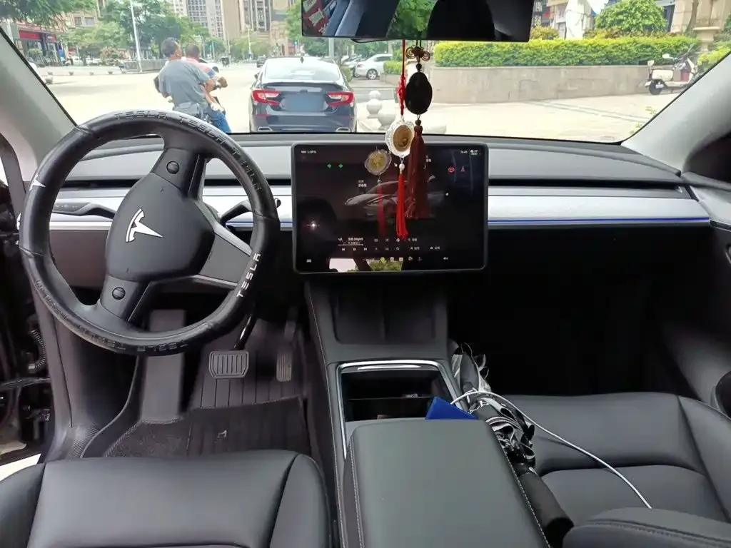 Tesla Model Y — фото 9