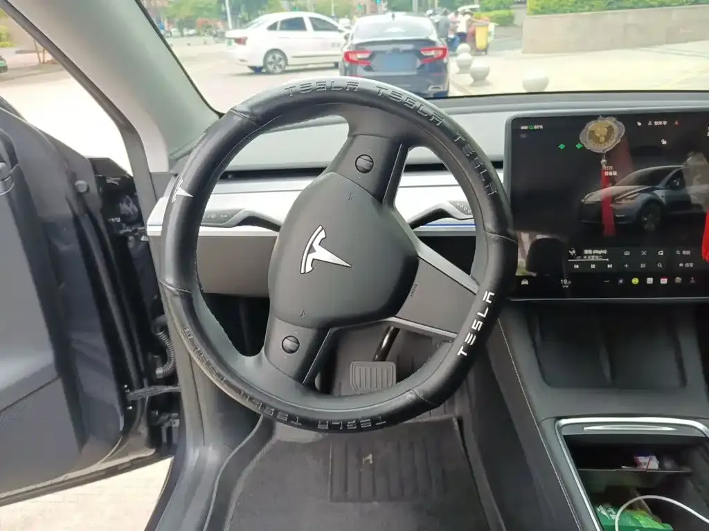 Tesla Model Y — фото 8