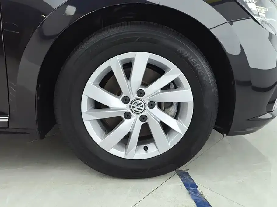 Volkswagen Passat 2021 из CN, фото 2