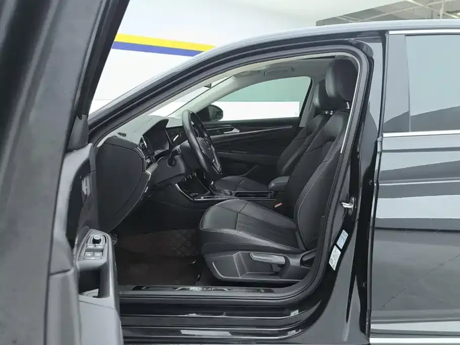 Volkswagen Passat 2021 из CN, фото 3