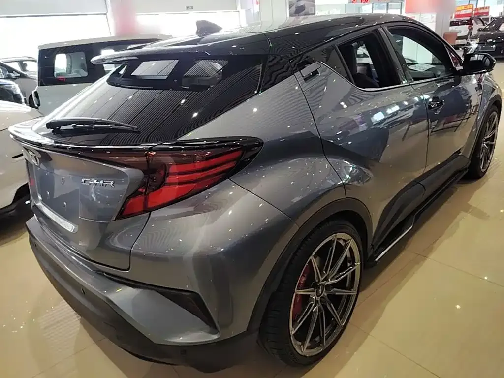 Toyota C-HR — фото 10