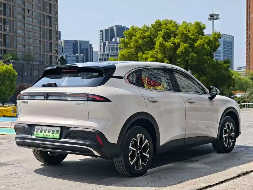 Baojun E6 — фото 10