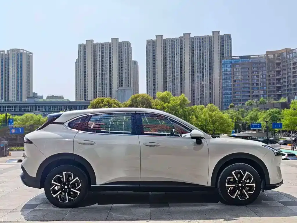 Baojun E6 — фото 9
