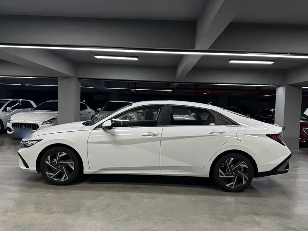 Hyundai Elantra — фото 6