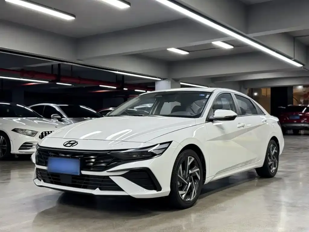 Hyundai Elantra — фото 10