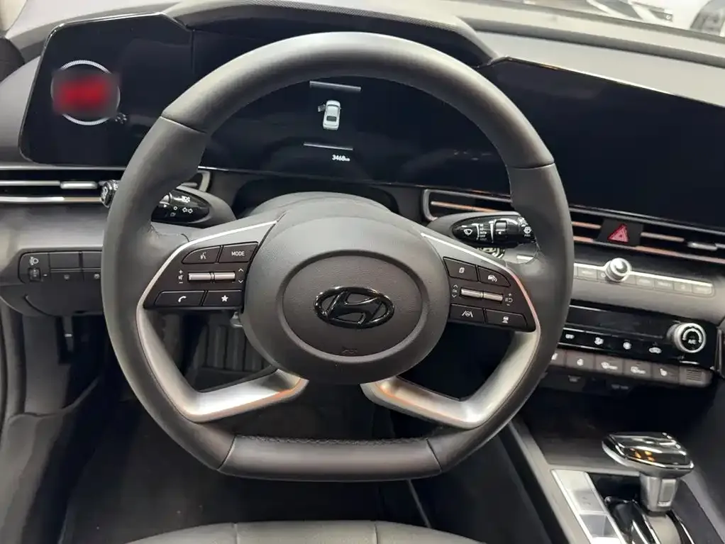 Hyundai Elantra — фото 8