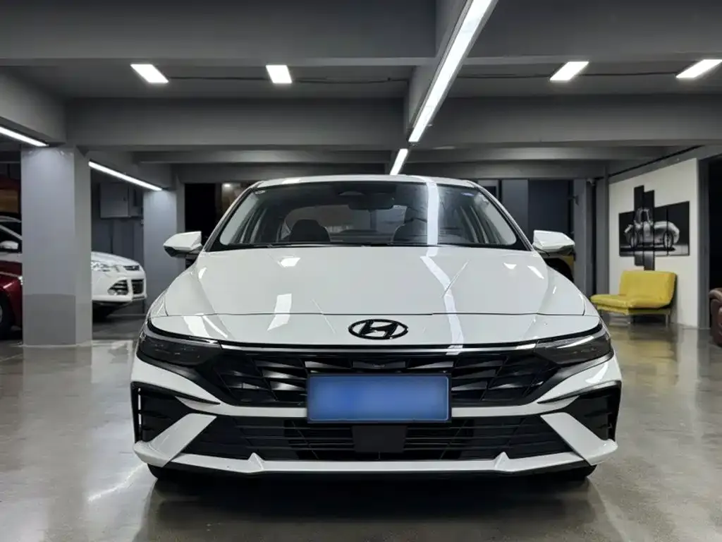 Hyundai Elantra — фото 2