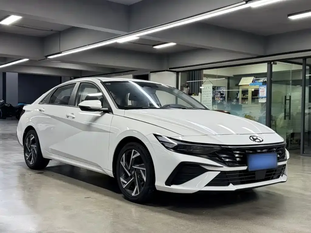 Hyundai Elantra — фото 5