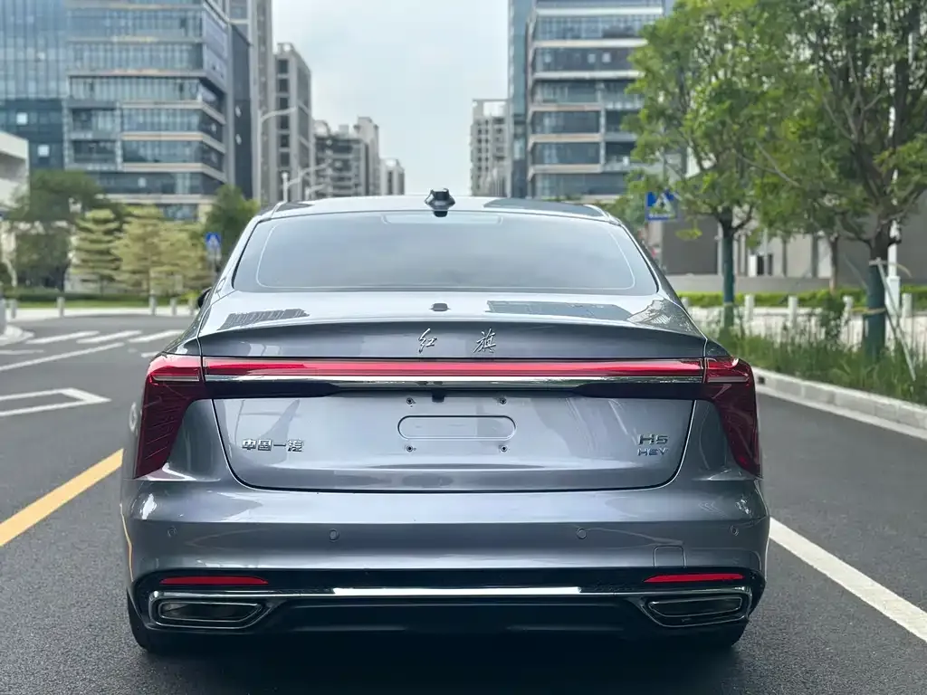 Hongqi H5 — фото 3