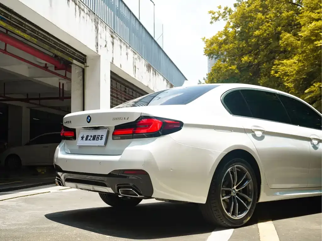 BMW 5 Series — фото 10