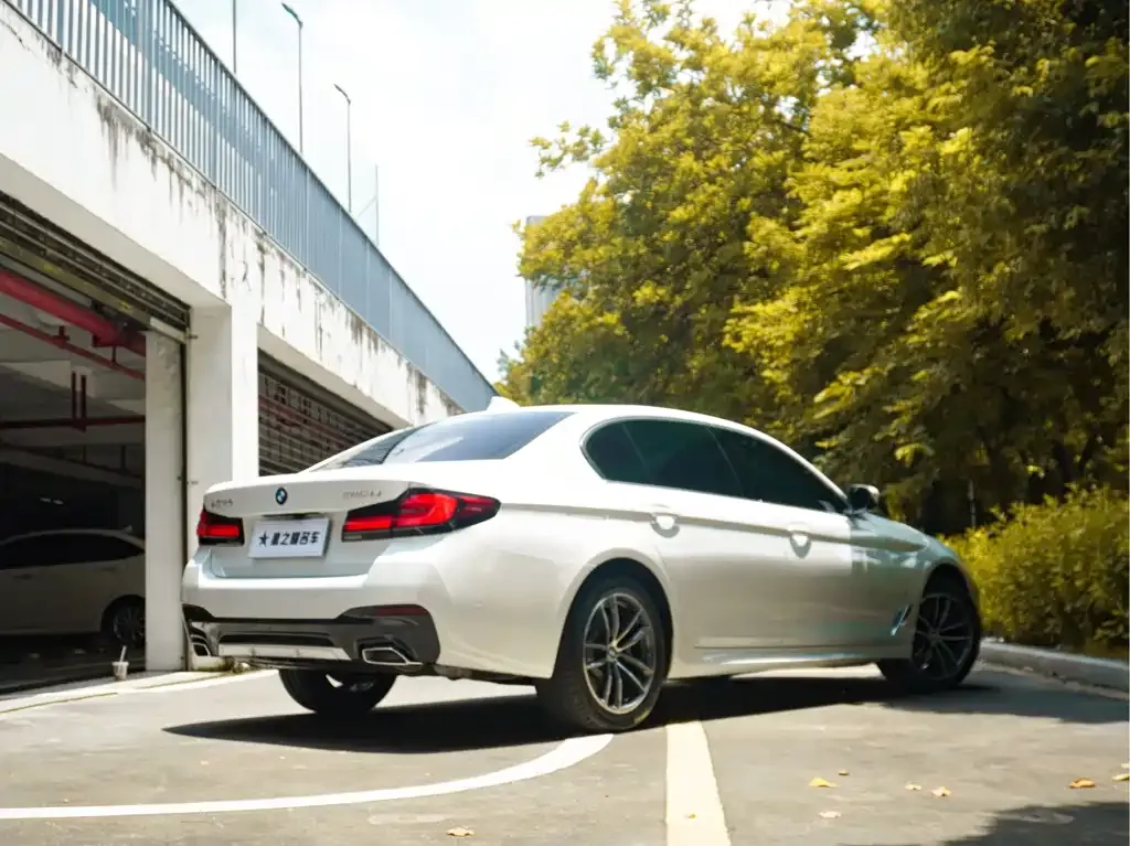 BMW 5 Series — фото 4