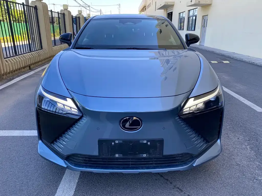 Lexus RZ — фото 2