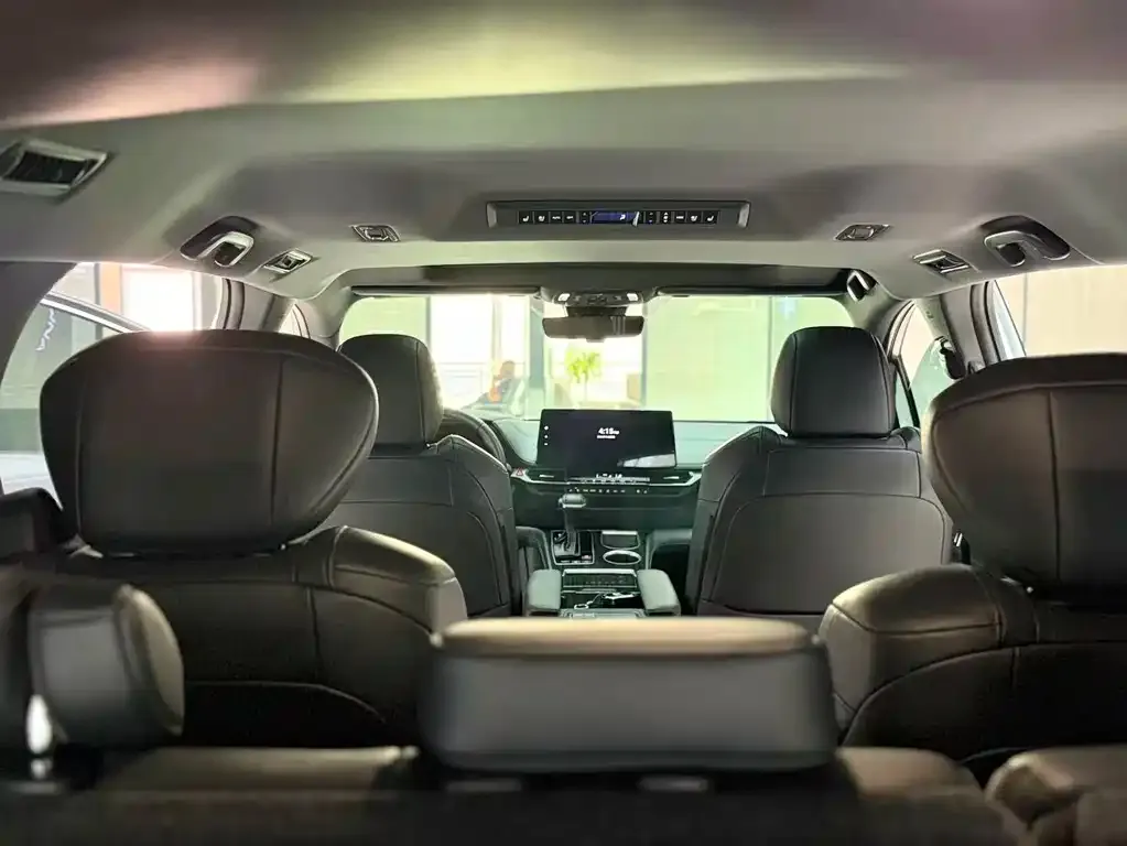 Toyota Sienna — фото 3