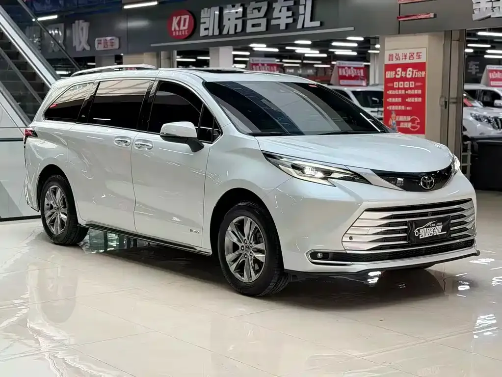 Toyota Sienna — фото 10