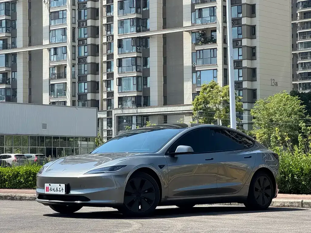 Tesla Model 3 — фото 1