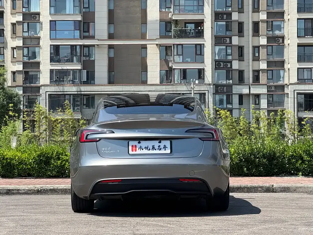 Tesla Model 3 — фото 10