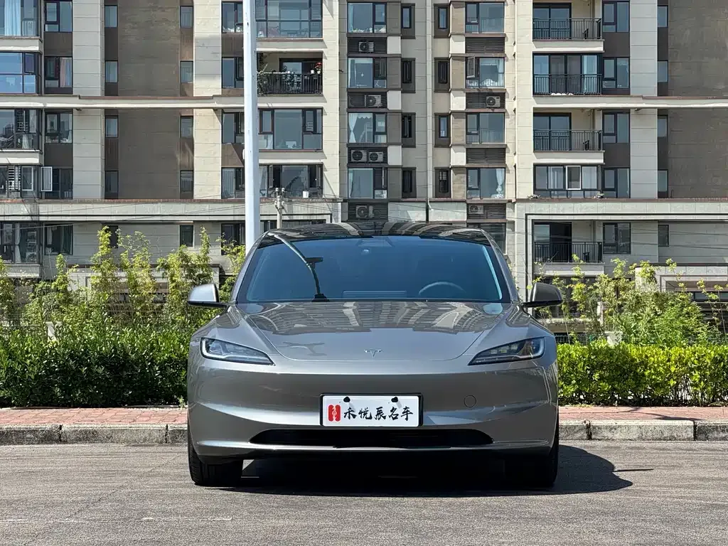 Tesla Model 3 — фото 7