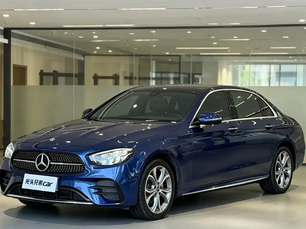 Mercedes-Benz E-Class — фото 1