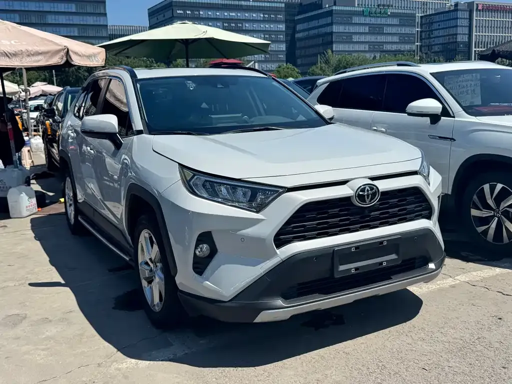 Toyota RAV4 — фото 10
