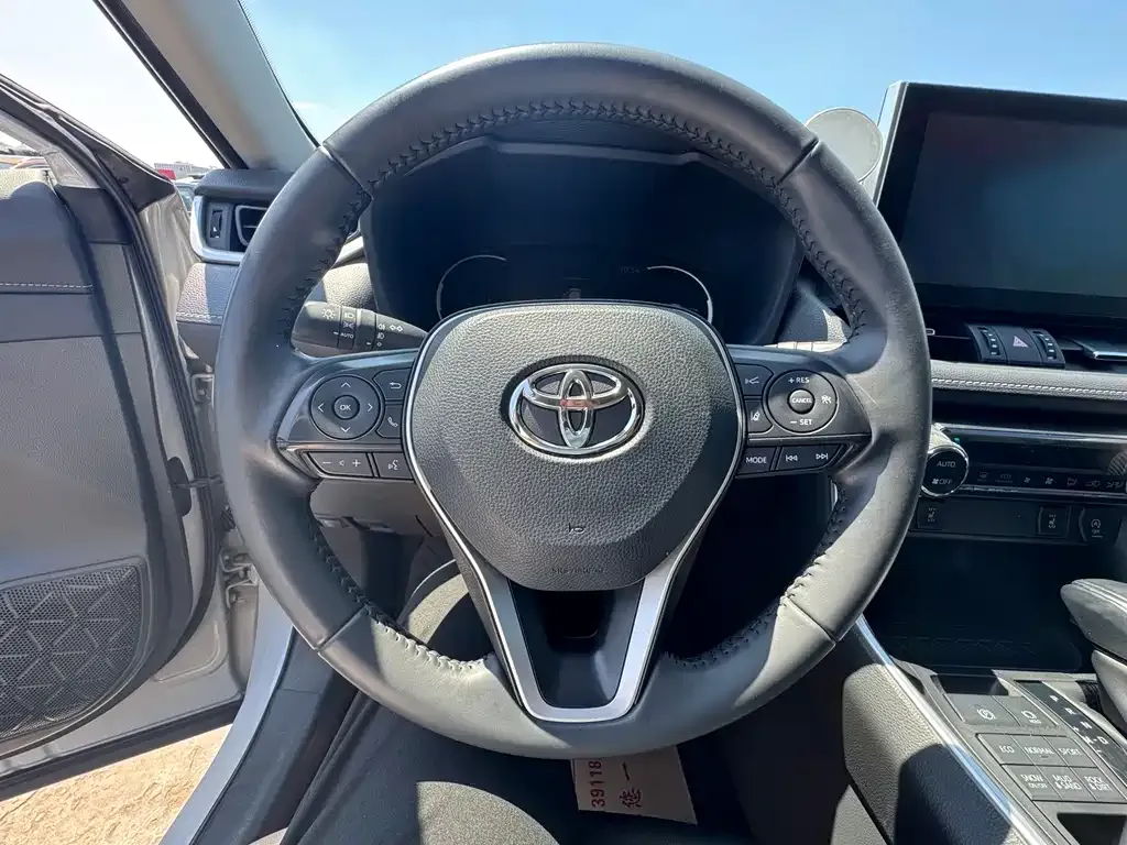Toyota RAV4 — фото 7