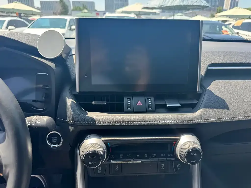 Toyota RAV4 — фото 9