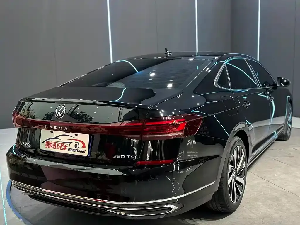 Volkswagen Passat — фото 10