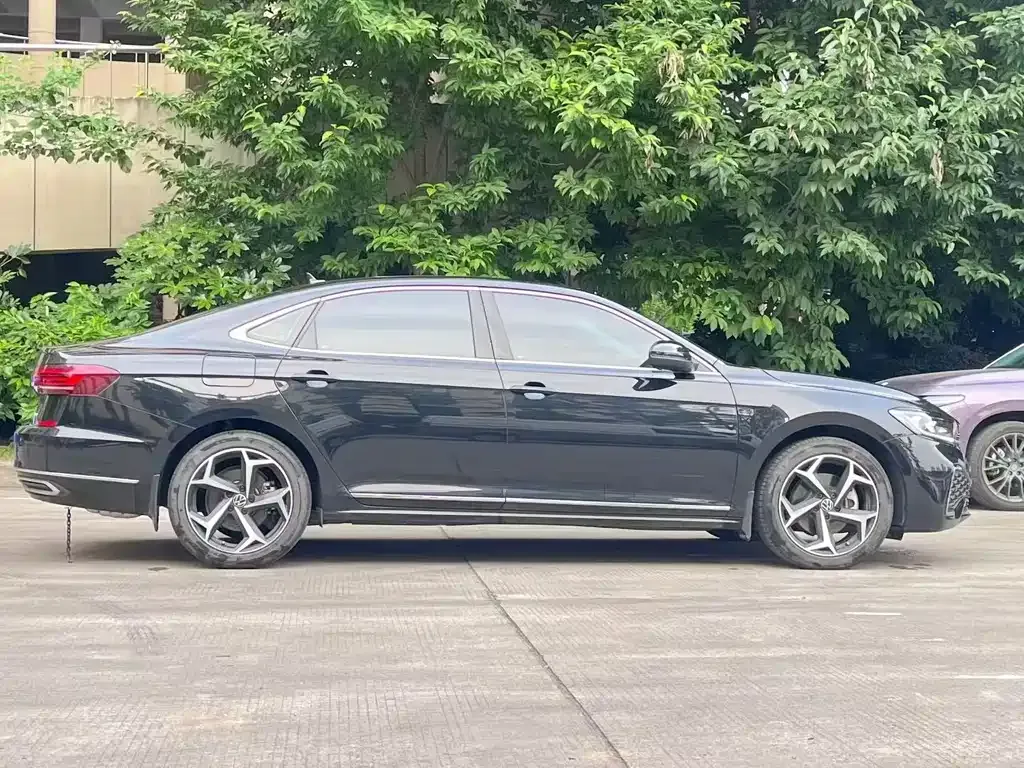 Volkswagen Passat — фото 8