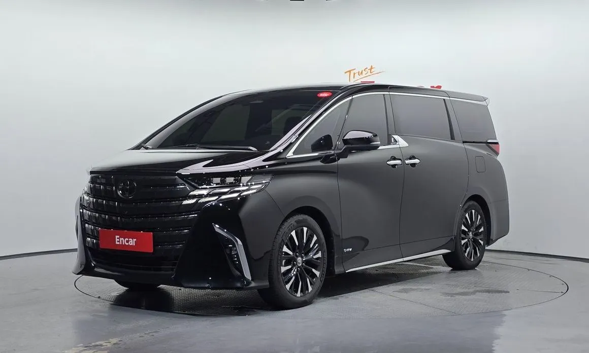 Toyota Alphard — фото 1