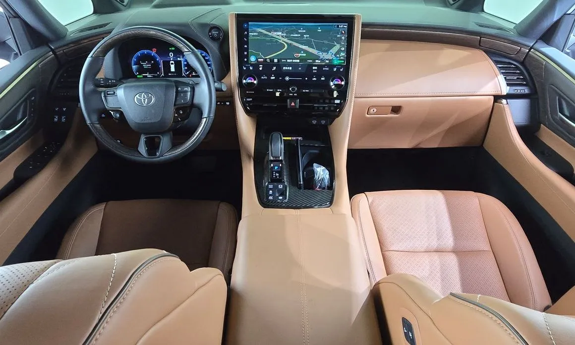 Toyota Alphard — фото 2