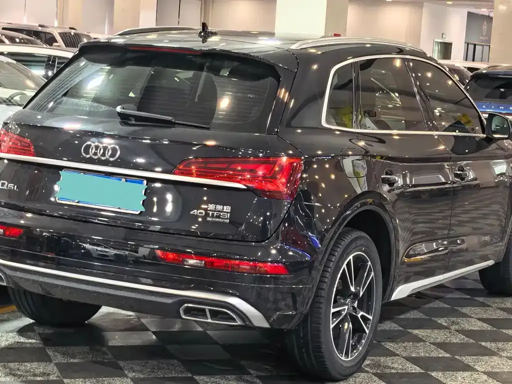 Audi Q5L — фото 6