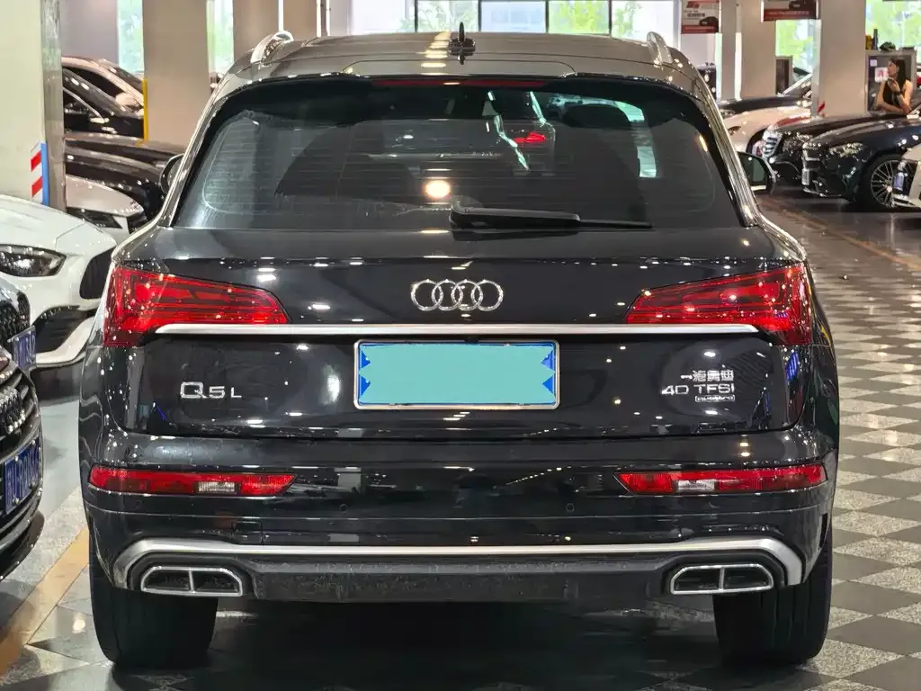 Audi Q5L — фото 3
