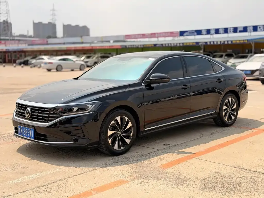Volkswagen Passat — фото 1