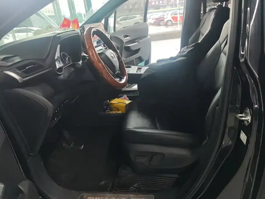 Toyota Sienna — фото 2