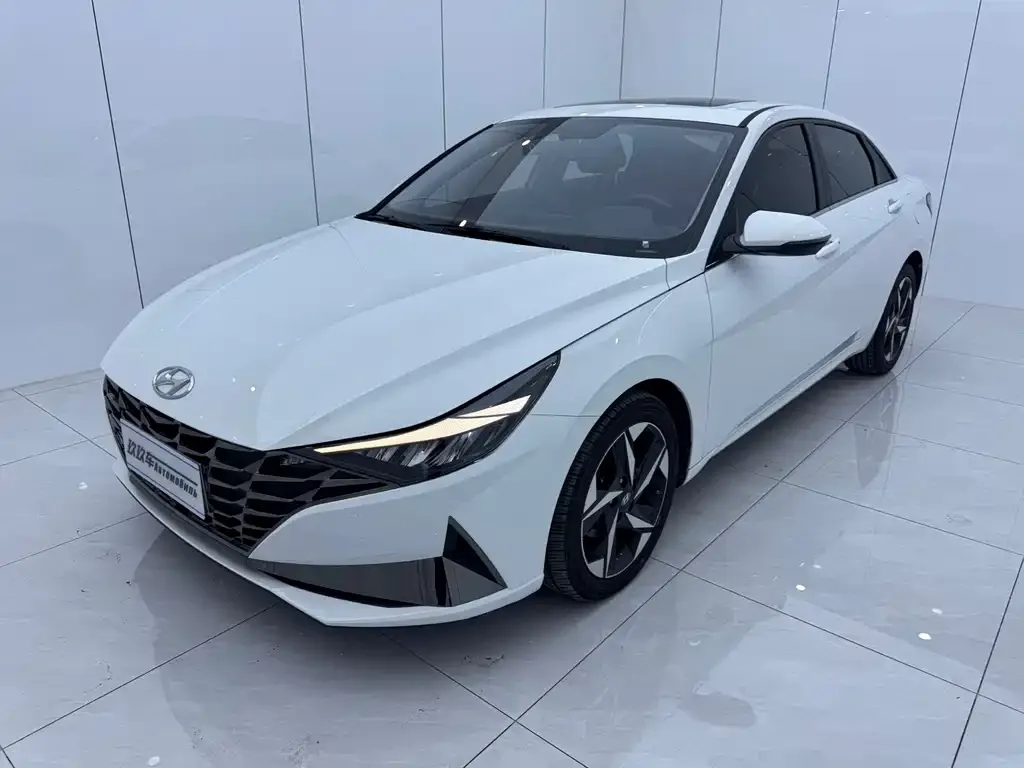 Hyundai Elantra — фото 1