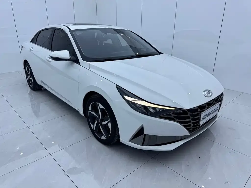 Hyundai Elantra — фото 3