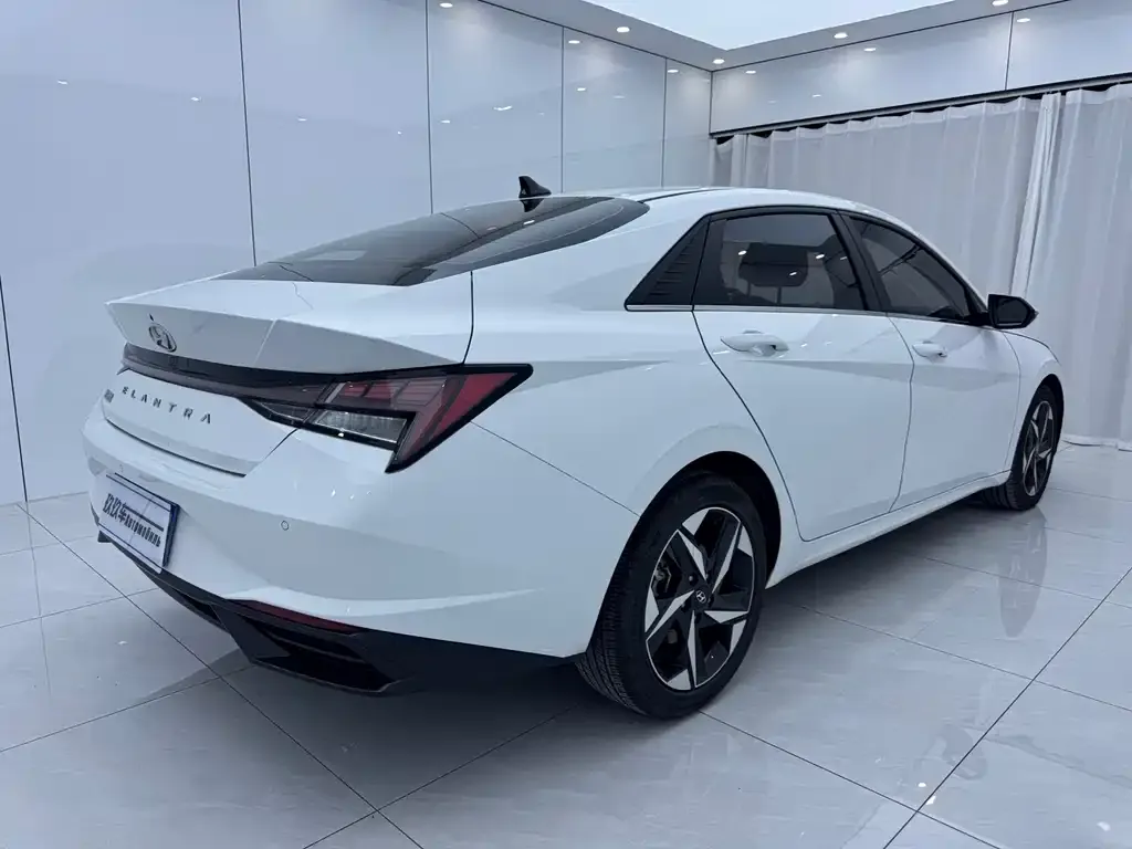 Hyundai Elantra — фото 7
