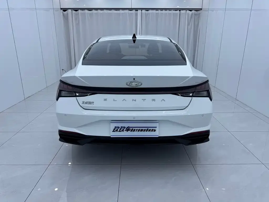 Hyundai Elantra — фото 4
