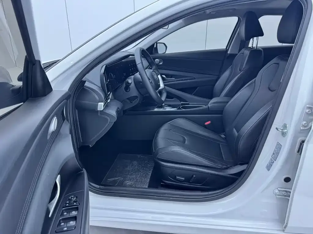 Hyundai Elantra — фото 10