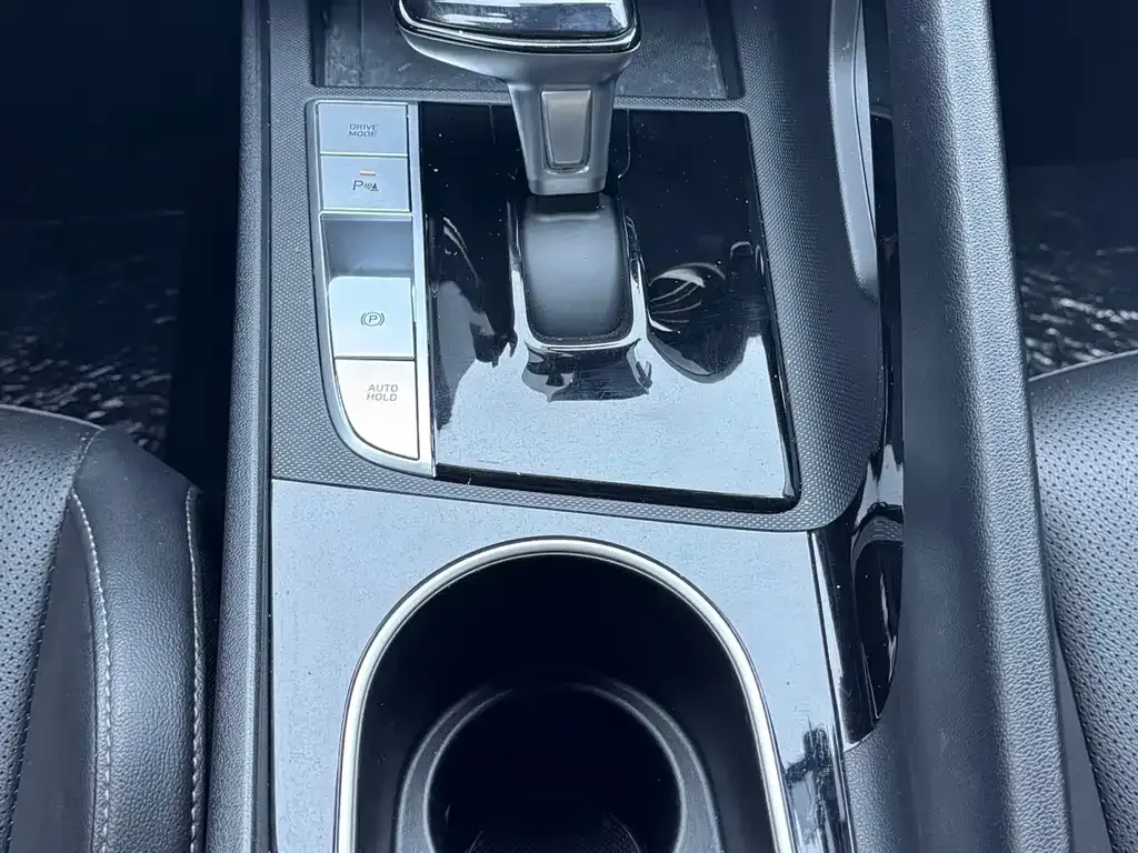 Hyundai Elantra — фото 9