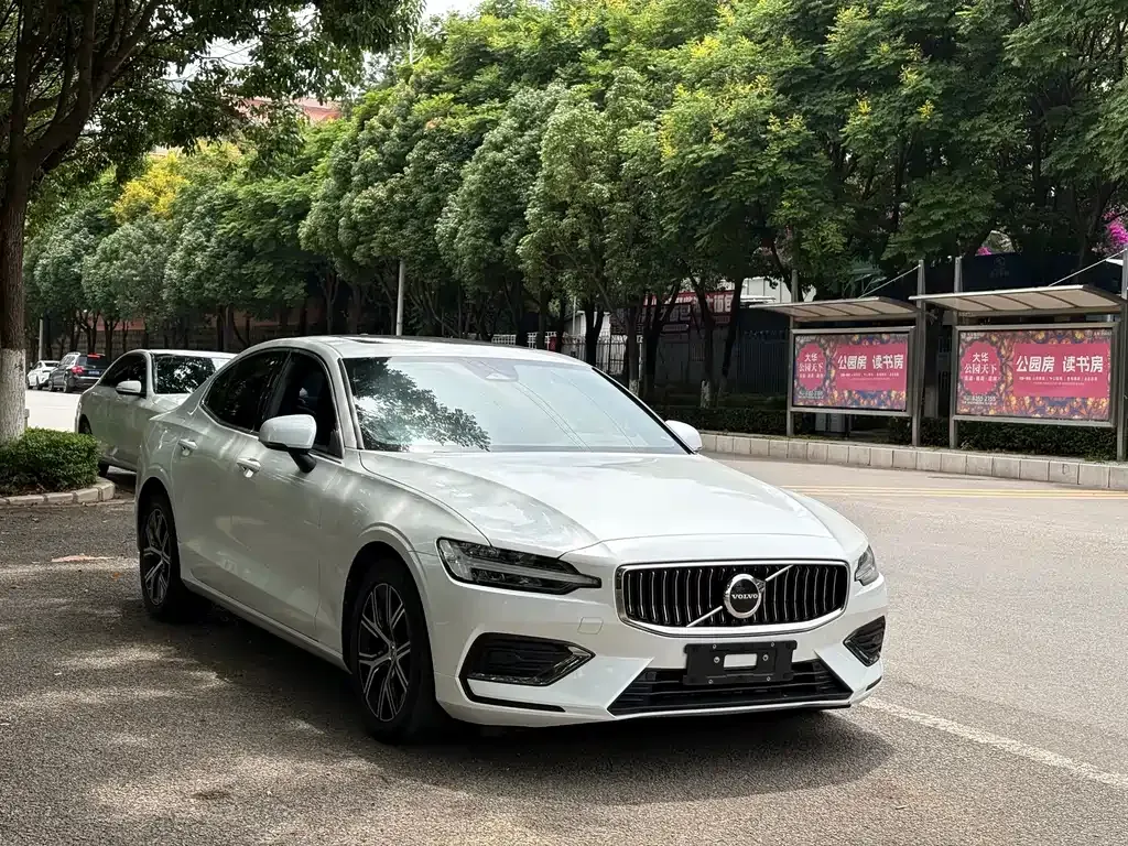 Volvo S60 — фото 10