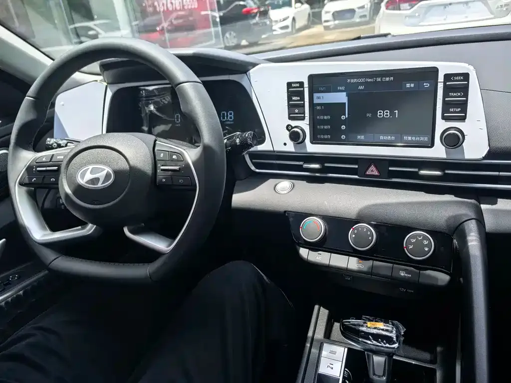 Hyundai Elantra — фото 9