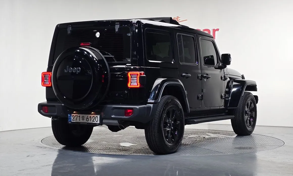 Jeep Wrangler — фото 10