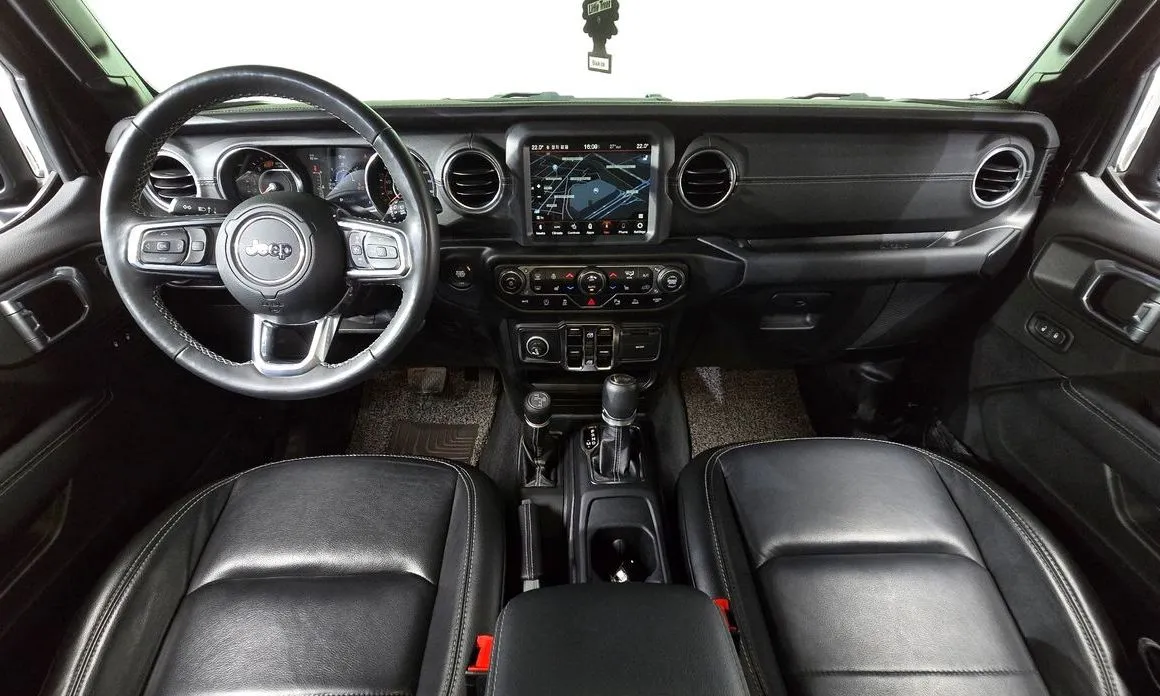 Jeep Wrangler — фото 8