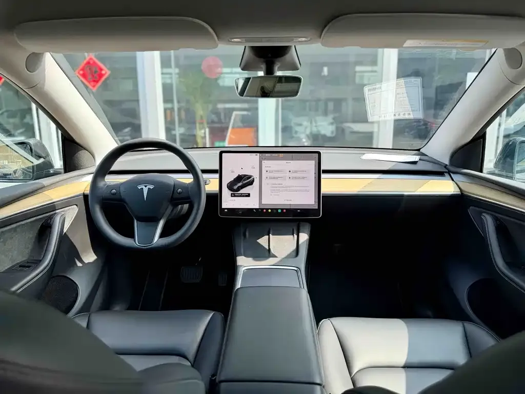 Tesla Model Y — фото 4