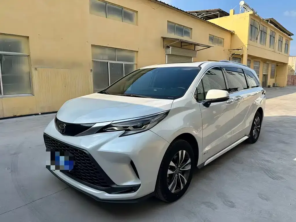 Toyota Granvia — фото 1