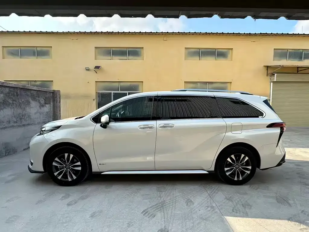 Toyota Granvia — фото 9