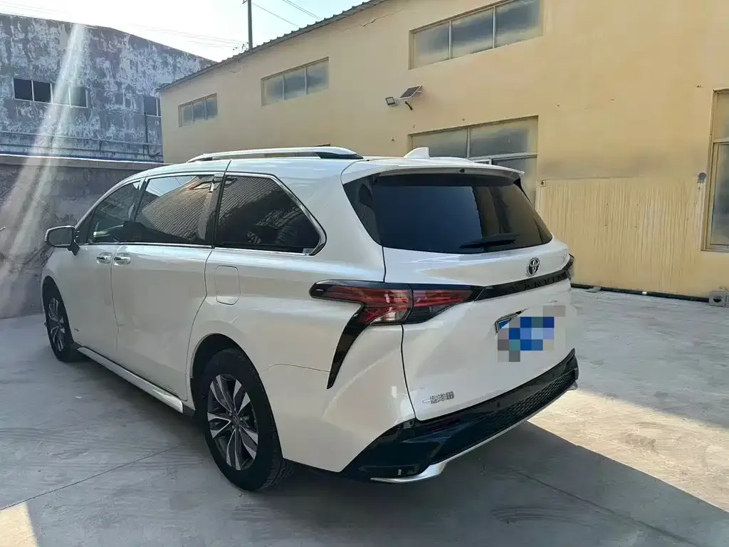 Toyota Granvia — фото 4