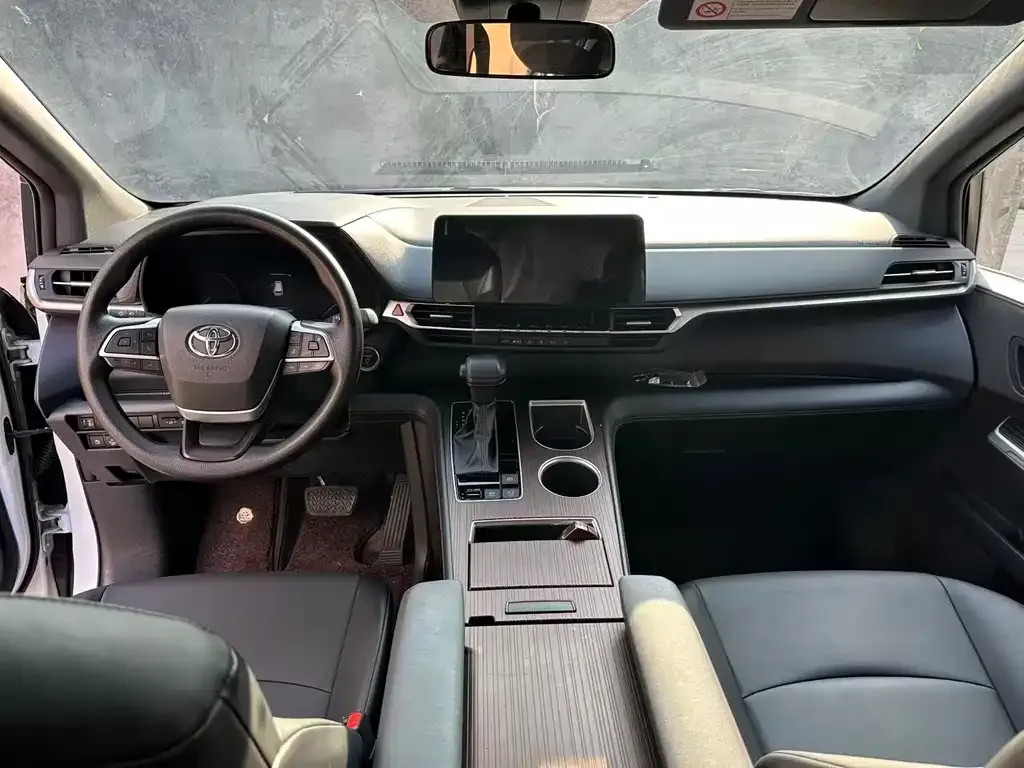 Toyota Granvia — фото 8
